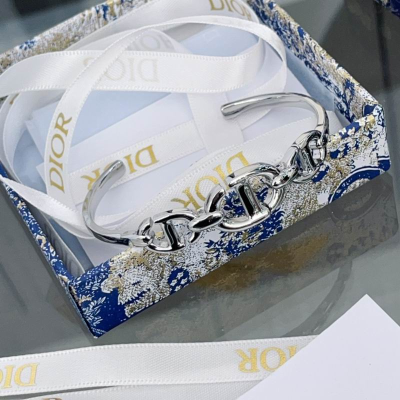 Dior Bracelet 01lyr24